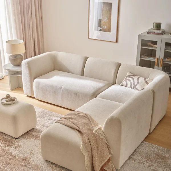 Sofa Nui w miękkiej tkaninie szenilowej